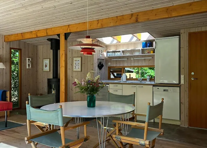 Дом отдыха Architect-designed Wooden House In Lunde Тисвиллелайе