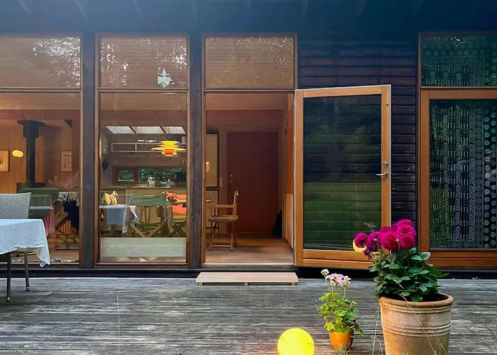 Дом отдыха Architect-designed Wooden House In Lunde *